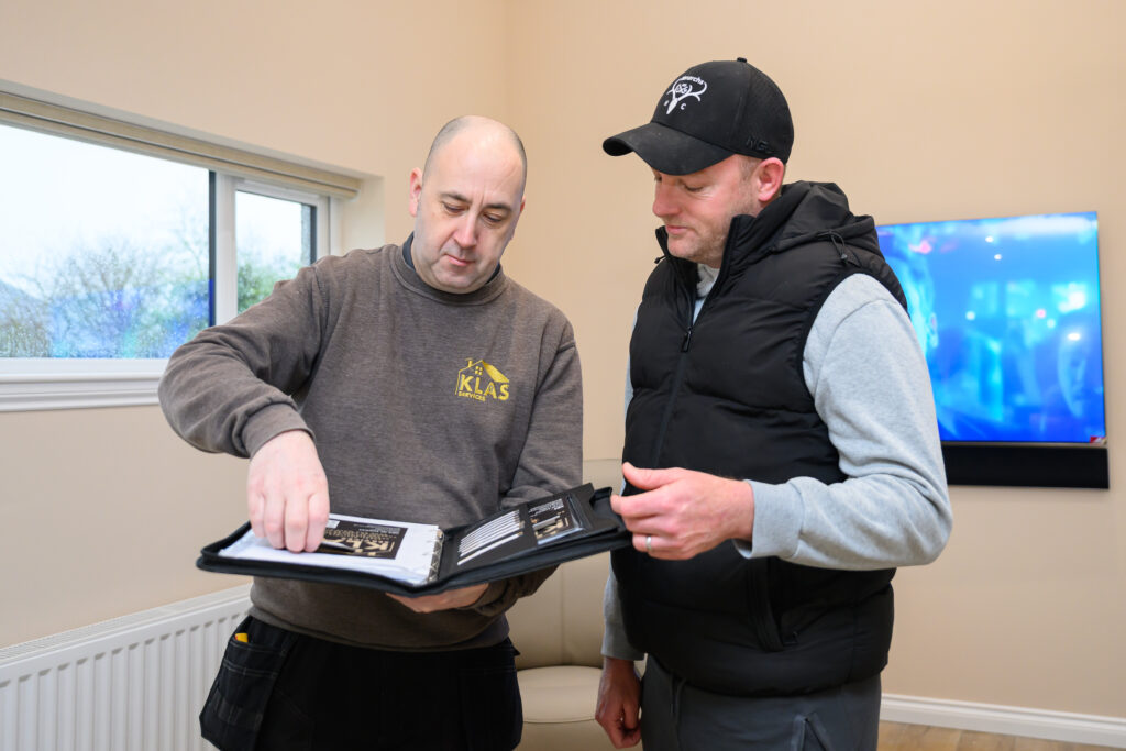 Klas Services discussing WiFi solutions with a customer